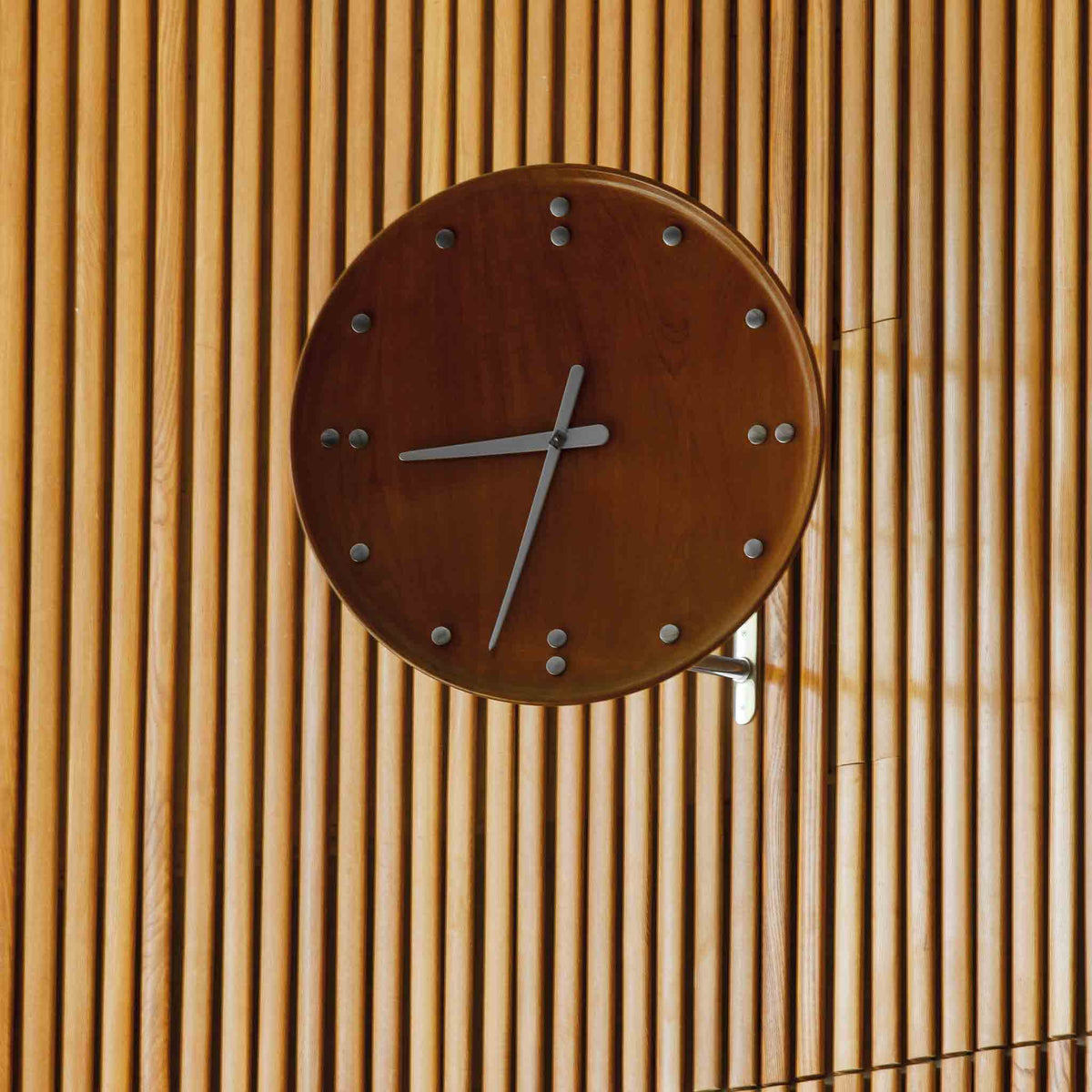 Finn Juhl FJ Clock in Teak – modernlink