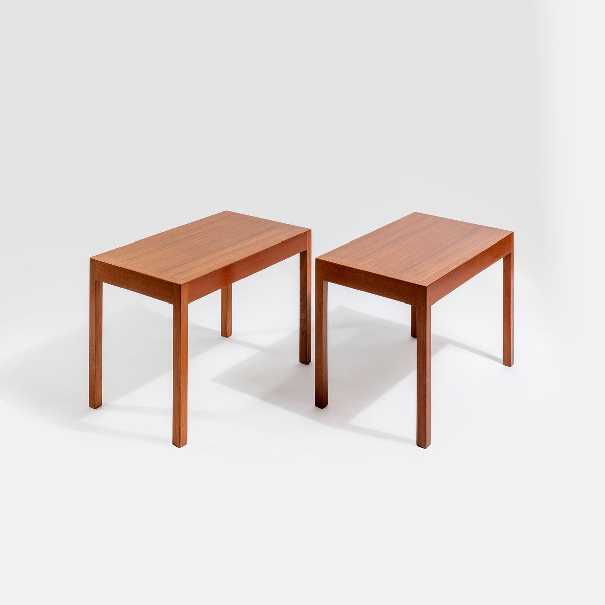 Hans J. Wegner Side Tables modernlink