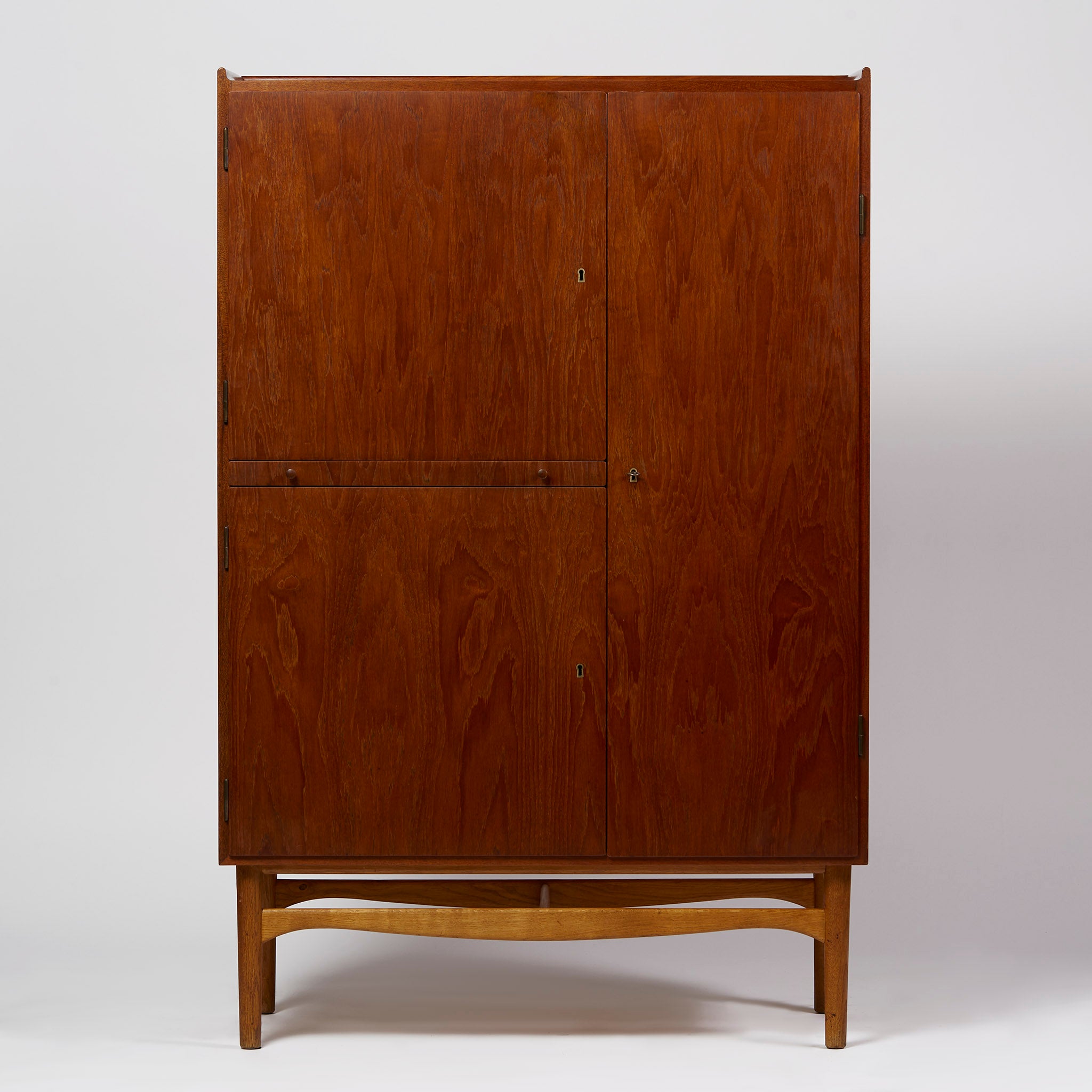 Finn Juhl Tall Cabinet – modernlink