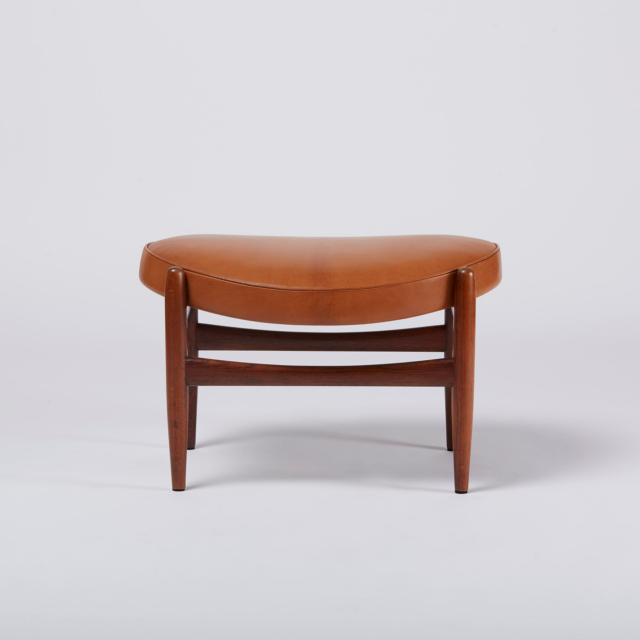 イプコフォードラーセン スツール オットマン Ib Kofod-Larsen Ib Kofod Larsen Elizabeth Stool – modernlink
